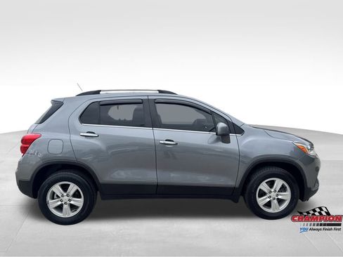 Used 2019 Chevrolet Trax LT w/ LT Convenience Package image 8