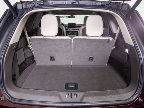 Used 2022 Lincoln Aviator Reserve w/ Equipment Group 201A AWD/4WD image 9