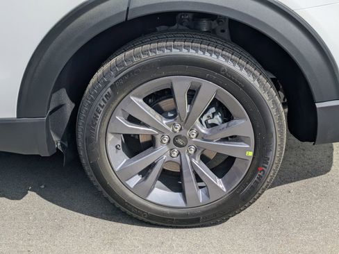 New 2026 Ford Explorer Active image 8