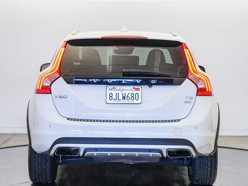 Used 2018 Volvo V60 T5 Cross Country AWD/4WD image 3