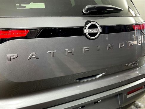 New 2026 Nissan Pathfinder Platinum AWD/4WD image 14