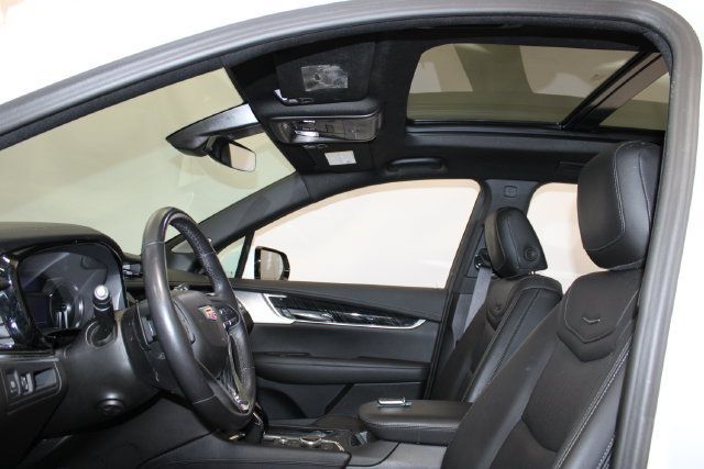 Certified 2024 Cadillac XT6 Premium Luxury AWD/4WD image 9