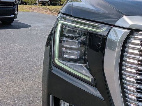 Used 2023 GMC Yukon Denali w/ LPO, Floor Liner Package AWD/4WD image 10
