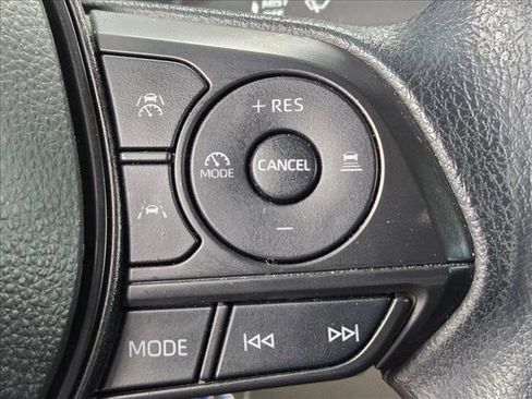 Used 2024 Toyota Corolla Cross L image 13