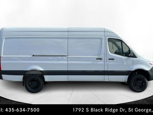 Used 2025 Mercedes-Benz Sprinter 2500 image 6