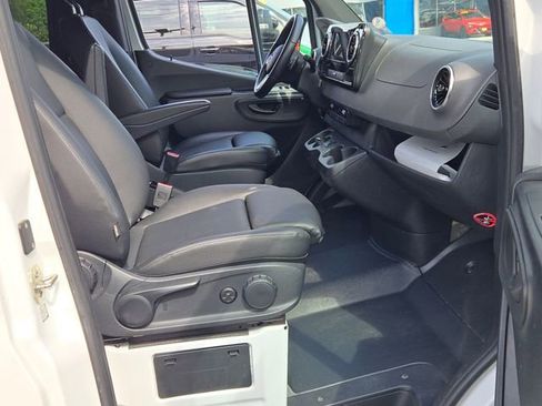 Used 2022 Mercedes-Benz Sprinter 2500 image 7