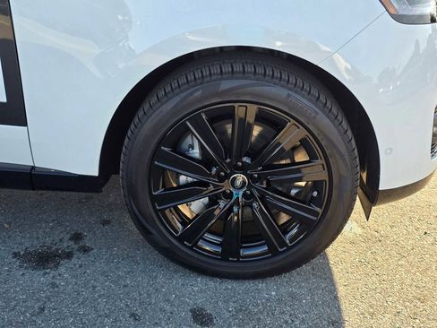 New 2025 Land Rover Range Rover Long Wheelbase SE image 9