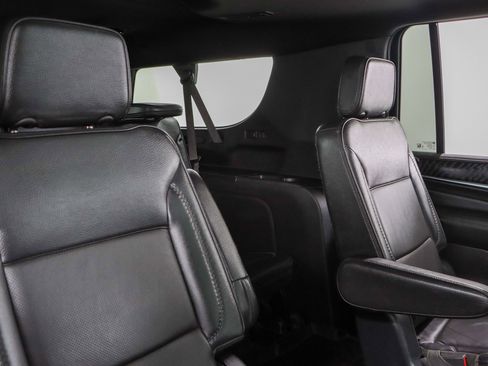 Used 2023 GMC Yukon XL Denali w/ Advanced Technology Package AWD/4WD image 34