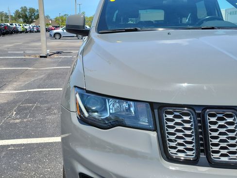 Used 2021 Jeep Grand Cherokee Laredo X AWD/4WD image 7