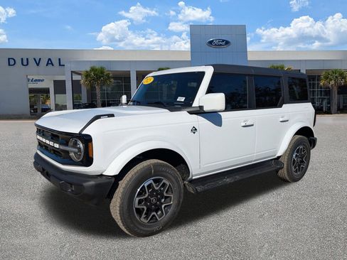New 2025 Ford Bronco Outer Banks image 8