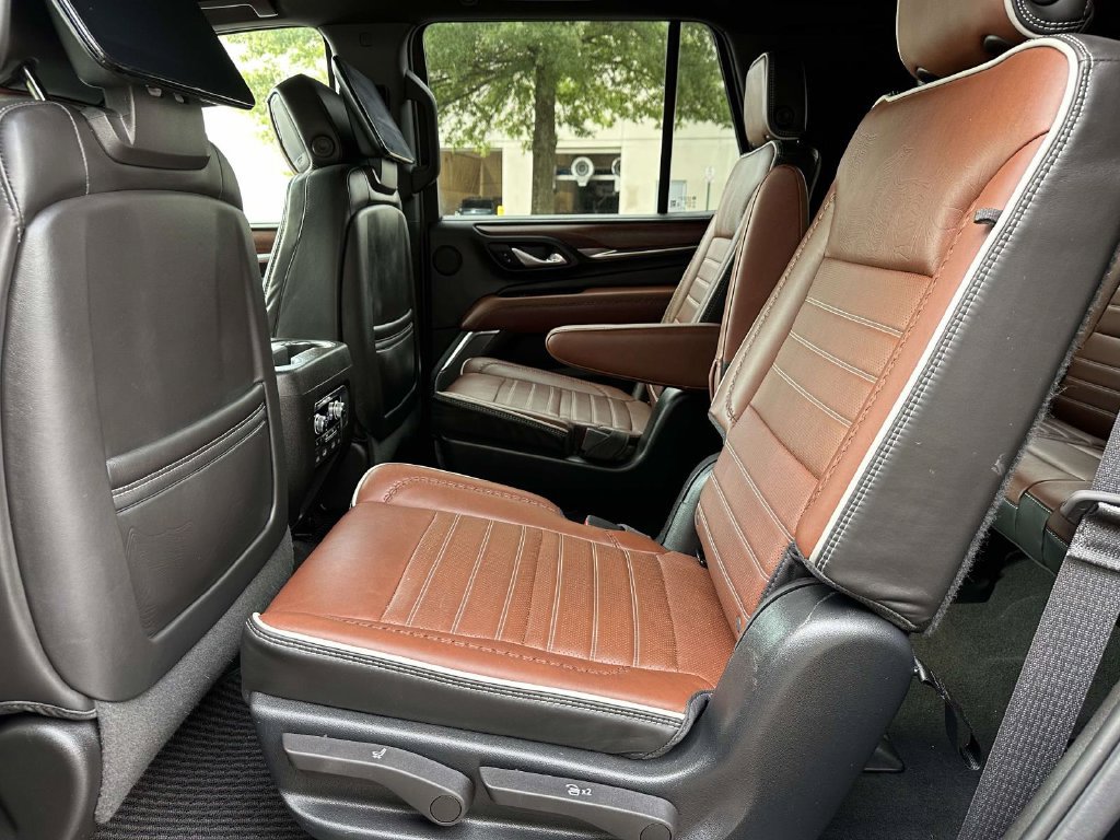 Used 2023 GMC Yukon Denali Ultimate AWD/4WD image 10