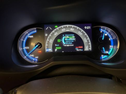 Used 2021 Toyota RAV4 SE w/ Weather & Moonroof Package AWD/4WD image 10