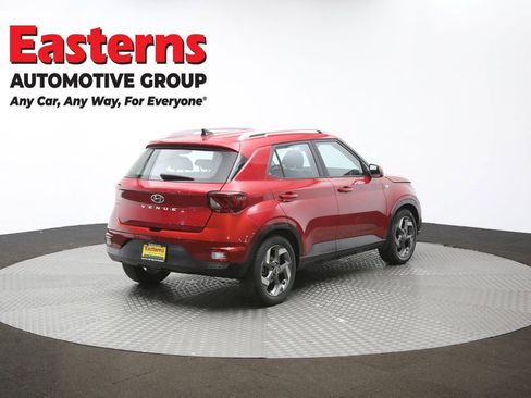 Used 2022 Hyundai Venue Limited image 40