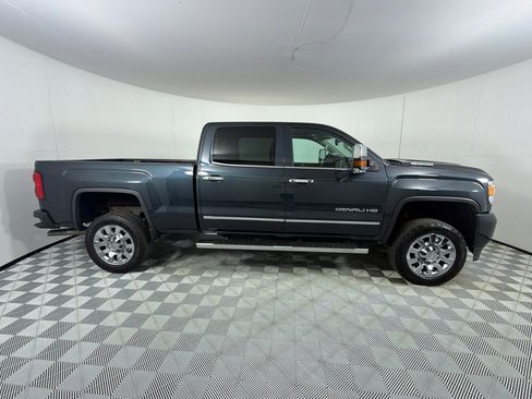Used 2018 GMC Sierra 2500 Denali w/ Duramax Plus Package AWD/4WD image 4