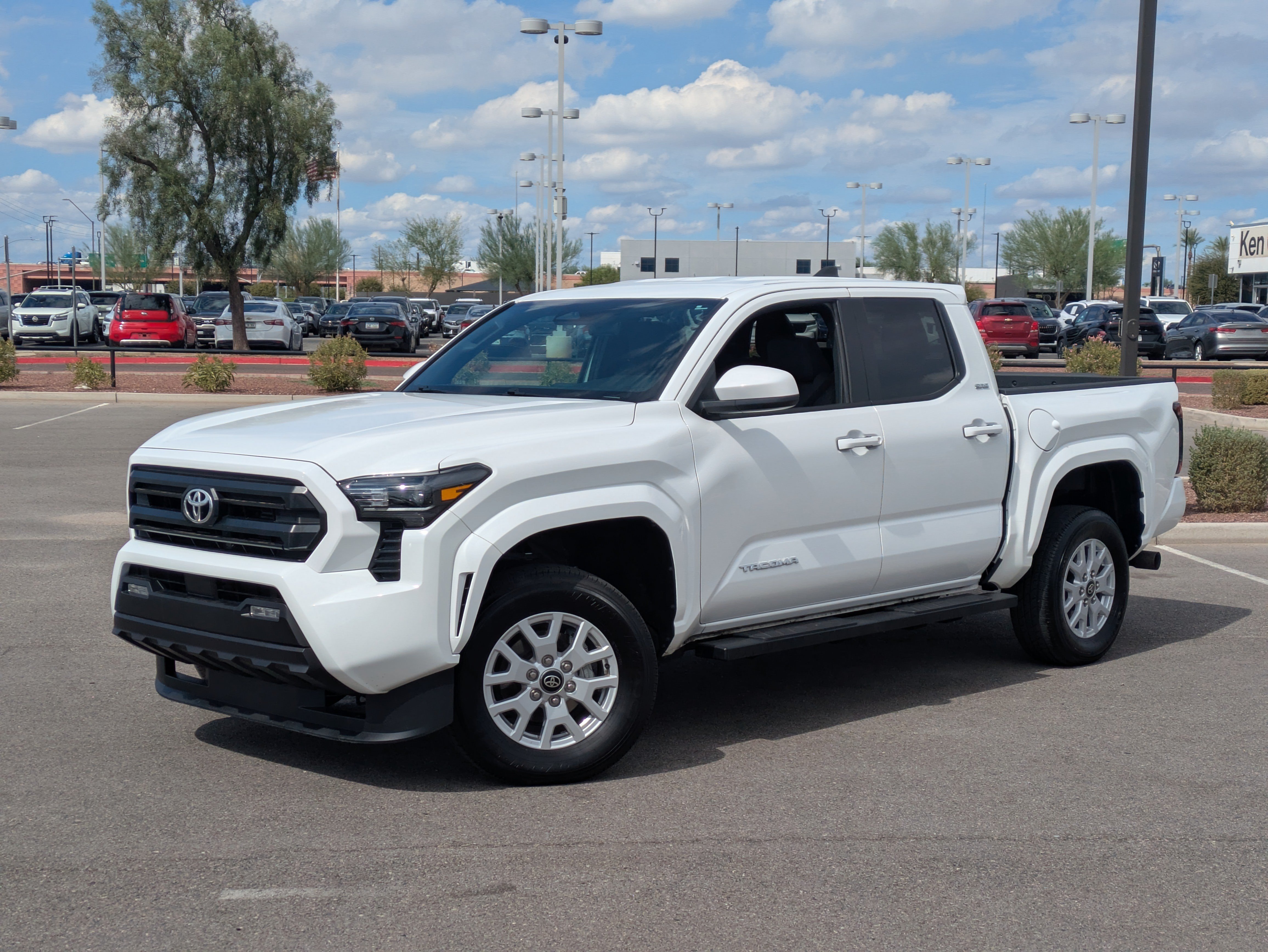 Used 2025 Toyota Tacoma SR5 AWD/4WD image 31