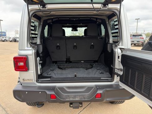 Used 2024 Jeep Wrangler Sahara image 20