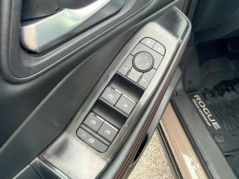 Used 2025 Nissan Rogue SV AWD/4WD image 23