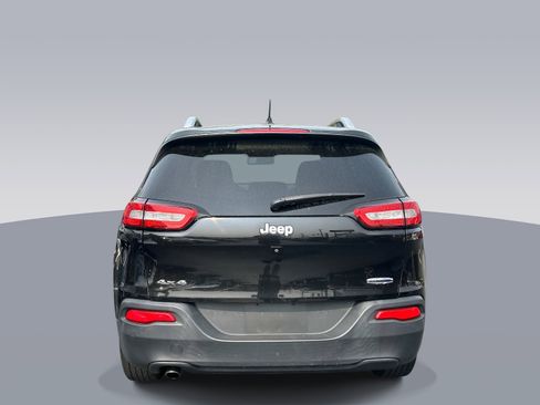 Used 2016 Jeep Cherokee Latitude image 4