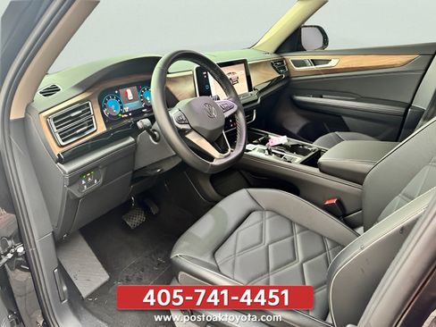 Used 2024 Volkswagen Atlas SE w/ Panoramic Sunroof Package FWD image 15