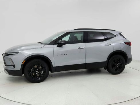 Used 2024 Chevrolet Blazer LT w/ Midnight/Sport Edition FWD image 2