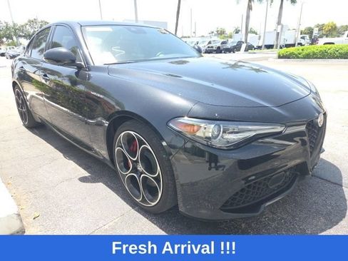 Used 2022 Alfa Romeo Giulia Veloce RWD image 1