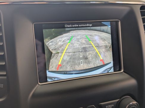 Used 2019 Jeep Grand Cherokee Laredo image 26