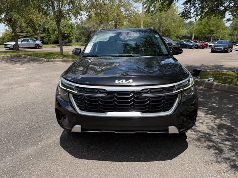 Used 2024 Kia Seltos EX FWD image 2