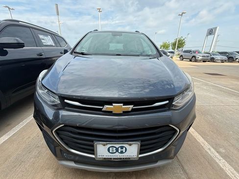 Used 2018 Chevrolet Trax LT w/ LT Convenience Package image 3