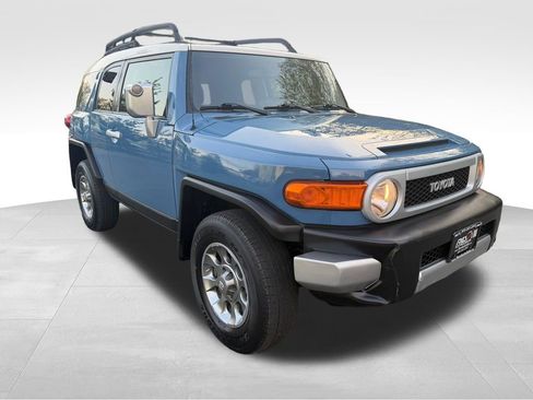 Used 2012 Toyota FJ Cruiser 4WD w/ Upgrade Pkg image 11