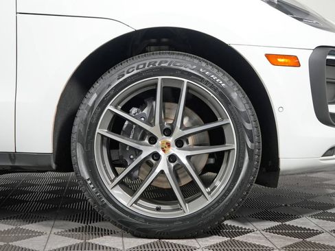 Certified 2023 Porsche Macan AWD/4WD image 16
