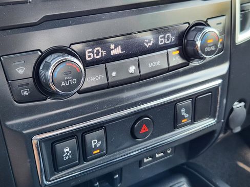 Used 2019 Nissan Titan SV w/ SV Convenience Package image 22