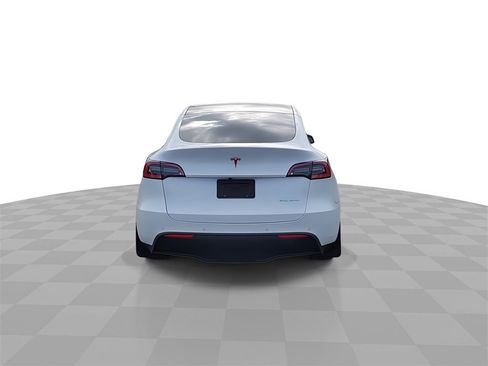 Used 2021 Tesla Model Y Long Range image 7
