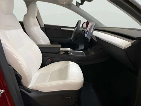 Used 2024 Tesla Model Y 2WD image 53