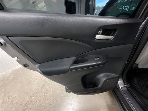 Used 2016 Honda CR-V SE image 12