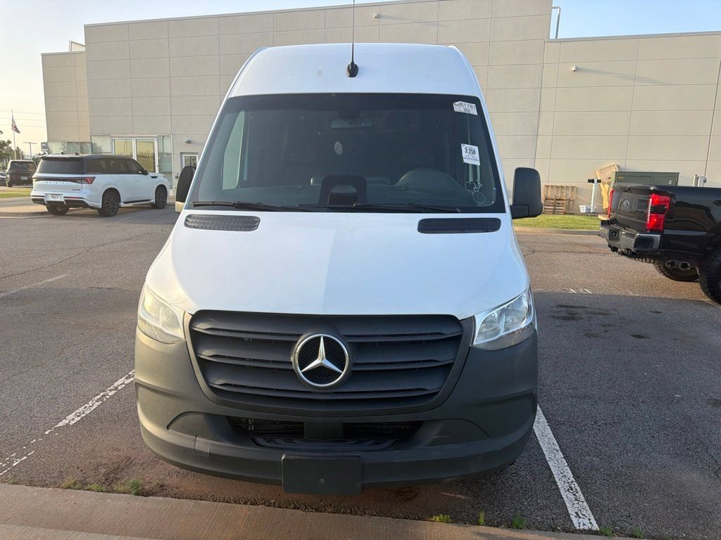 Used 2025 Mercedes-Benz Sprinter 2500 image 2