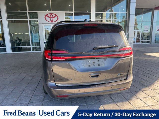 Used 2022 Chrysler Pacifica Touring-L w/ Uconnect Theater Family Group FWD image 17