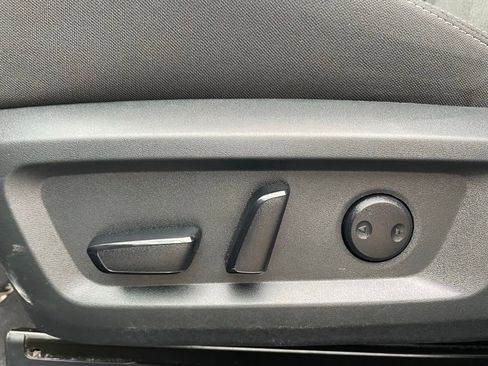 Used 2025 Nissan Rogue SV image 11