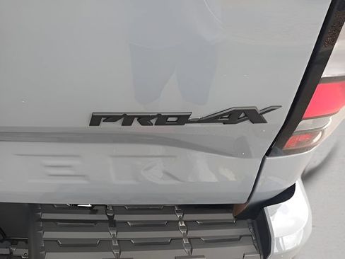 Used 2024 Nissan Frontier PRO-4X w/ Technology Package AWD/4WD image 32