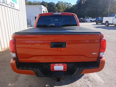 Used 2018 Toyota Tacoma TRD Off-Road image 4