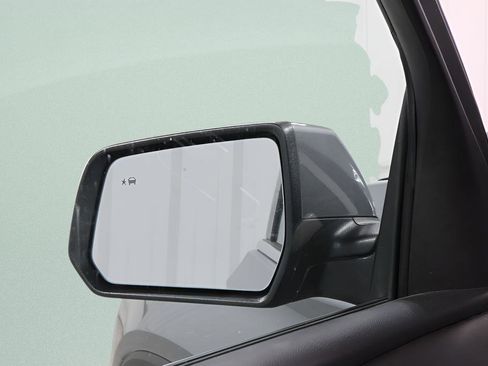 Used 2021 Chevrolet Traverse LT image 22