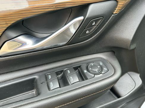 Used 2020 GMC Terrain SLE image 9