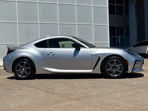 Used 2025 Toyota GR86 Premium w/ ALL Weather Mat Package (TMS) RWD image 3