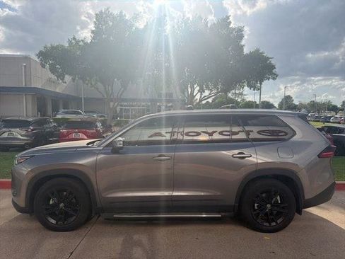 Used 2025 Toyota Grand Highlander FWD image 3