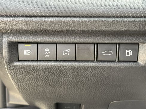 Used 2025 Toyota Camry SE image 27