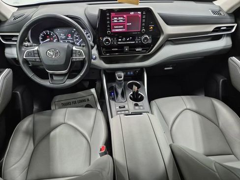 Used 2022 Toyota Highlander XLE image 14
