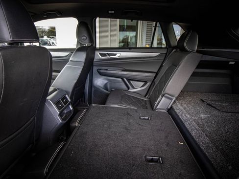 Used 2024 Volkswagen Atlas Cross Sport SE w/ Panoramic Sunroof Package image 27