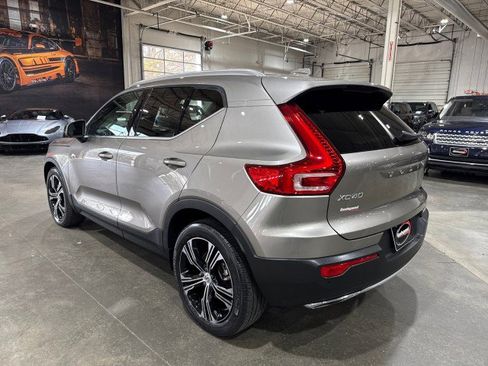 Used 2020 Volvo XC40 T4 Inscription image 3