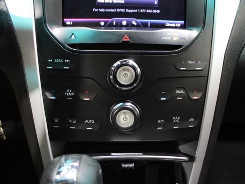 Used 2013 Ford Explorer XLT image 18