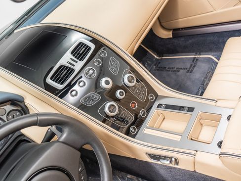 Used 2016 Aston Martin DB9 GT RWD image 30