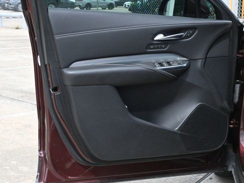 Used 2022 Cadillac XT4 Premium Luxury w/ Enhanced Visibility Package FWD image 19